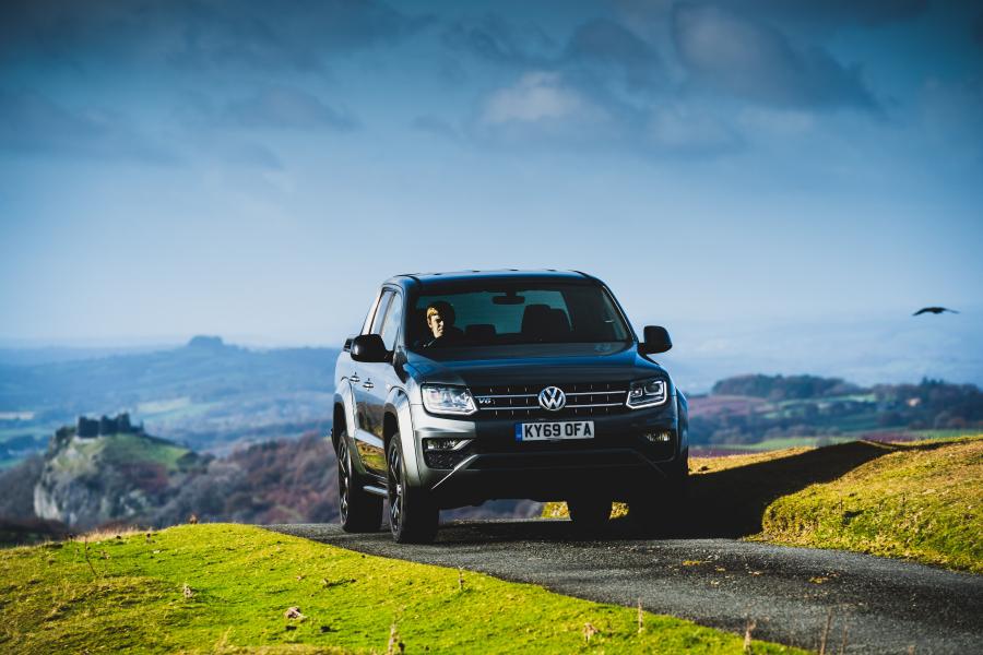  Volkswagen Amarok Double Cab Black Edition 2019 года  (UK) (фото 26 из 34)